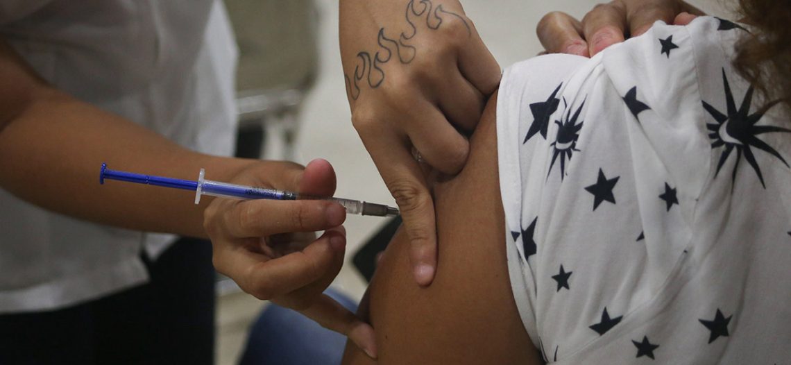 Reactivan vacunación contra covid-19; se aplica la vacuna cubana Abdala