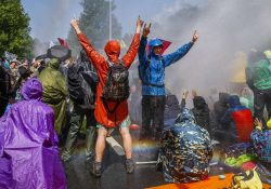 Detienen a más de mil 500 personas durante protesta ecologista en Países Bajos