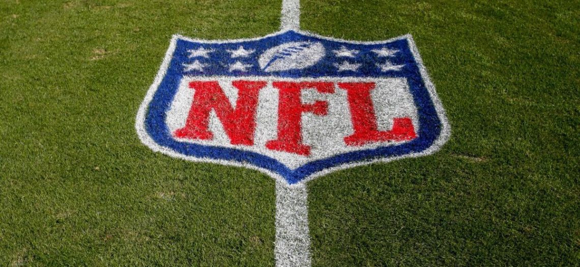 NFL es investigada por discriminación y acoso laboral