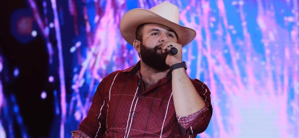 Carín león logra un lleno total en auditorio nacional