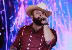 Carín león logra un lleno total en auditorio nacional
