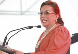 Elba Esther dice que no es corrupta; acusa que Calderón amenazaba con el Ejército