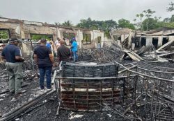 Le quitan el celular a adolescente e incendia una residencia escolar; murieron 19