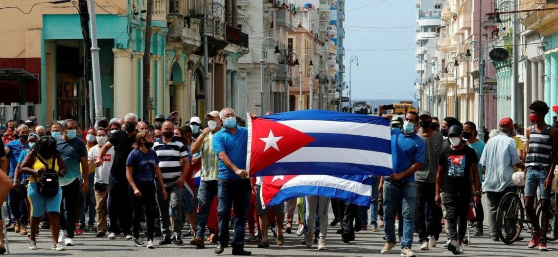 Cuba anuncia nuevas medidas migratorias en medio de éxodo