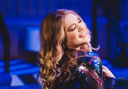 Santy Lo, la encargada de abrir el concierto de Francisco Céspedes