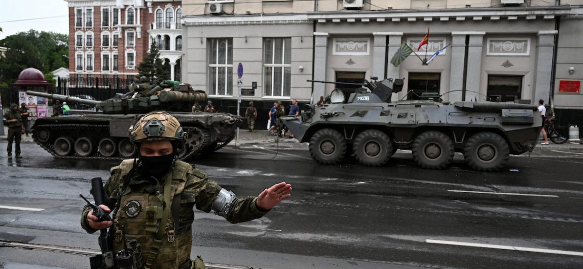 Frenan insurrección en Rusia; Putin da amnistía