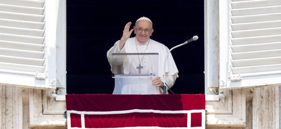 Papa agradece “apoyo espiritual” tras cirugía