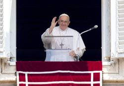 Papa agradece “apoyo espiritual” tras cirugía