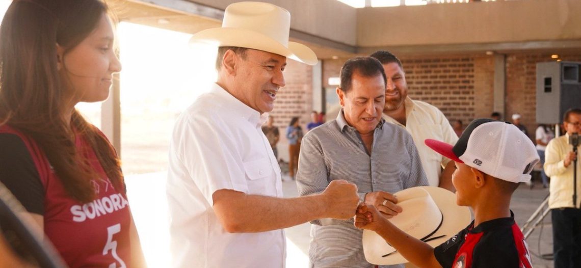 Alfonso Durazo entrega gran Unidad Deportiva en Agua Prieta