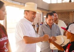 Alfonso Durazo entrega gran Unidad Deportiva en Agua Prieta