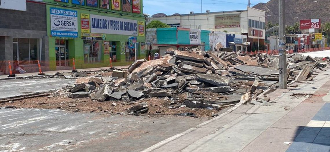 Sin decir “agua va”, levantan más pavimento en la Serdán; comerciantes piden coordinarse