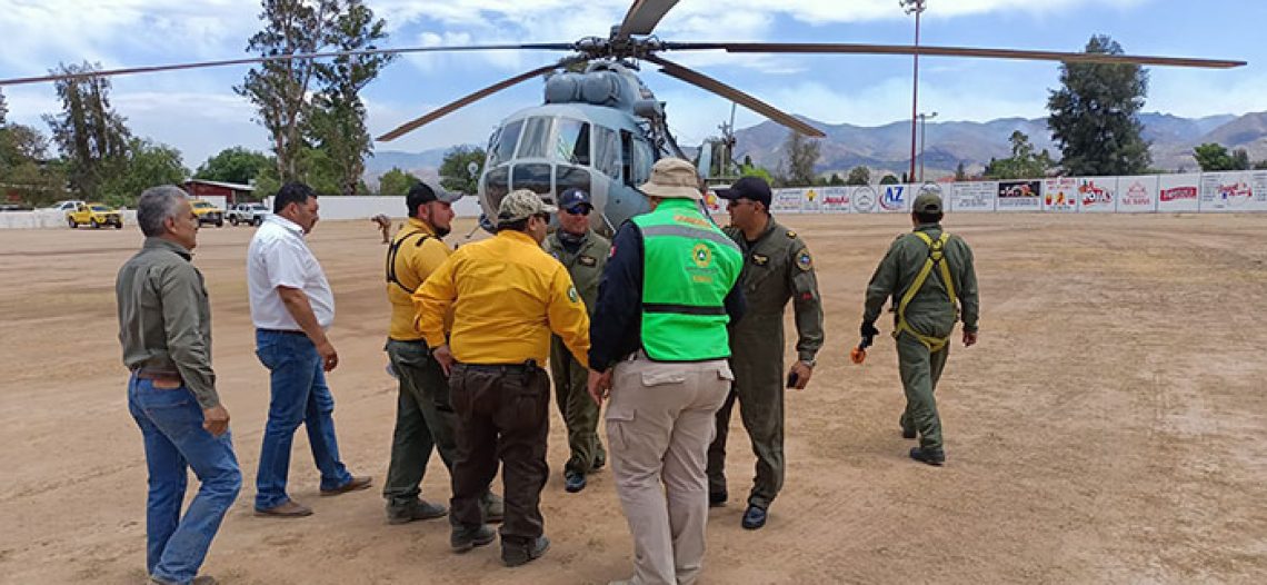 Apoya helicóptero de la Fuerza Aérea en labores para controlar incendio forestal de Ímuris, liquidado al 50%