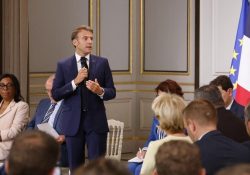 Emmanuel Macron anuncia ley para reparar daños