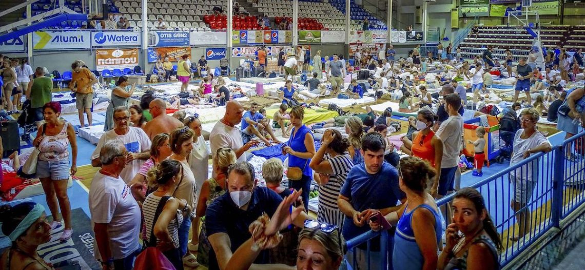 Suman 30 mil evacuados por incendios en Rodas