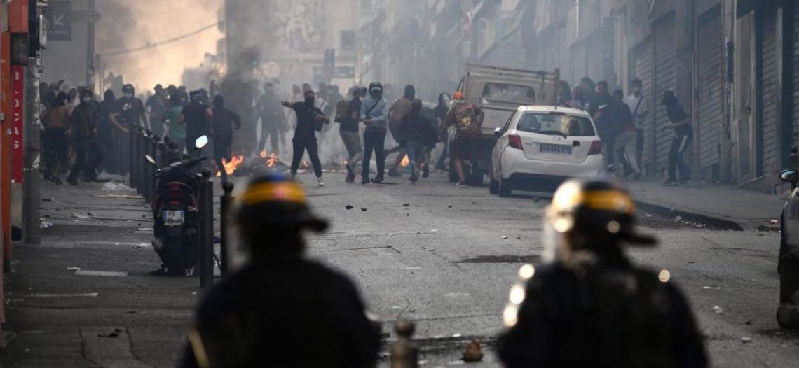 Francia presionó a redes sociales para borrar posts violentos