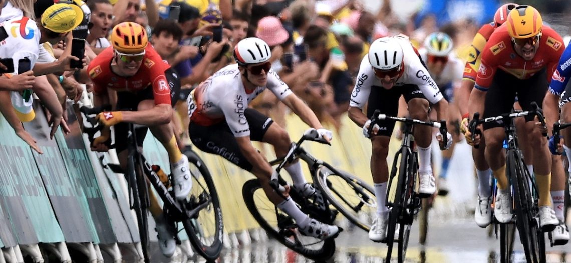 Accidentado esprint en el Tour de Francia; Philipsen vuelve a ganar