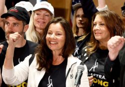 Estrellas de Hollywood se congregan en Nueva York para apoyar huelga