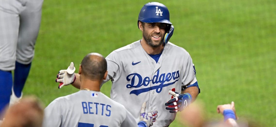Dodgers mantiene el ritmo; paran el vuelo de los Orioles