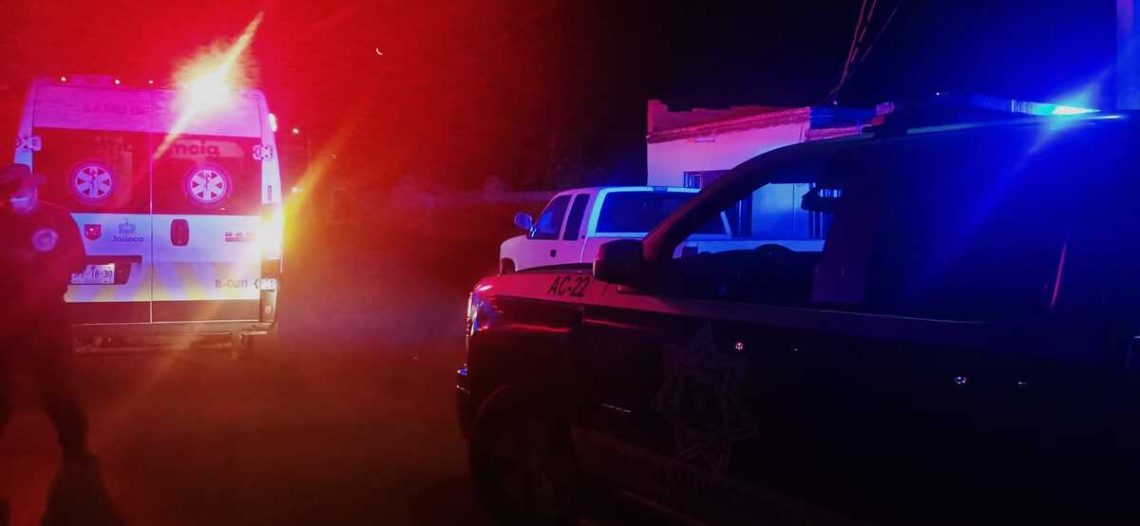 Explota vehículo de la Fiscalía de Jalisco; hay al menos 3 policías muertos