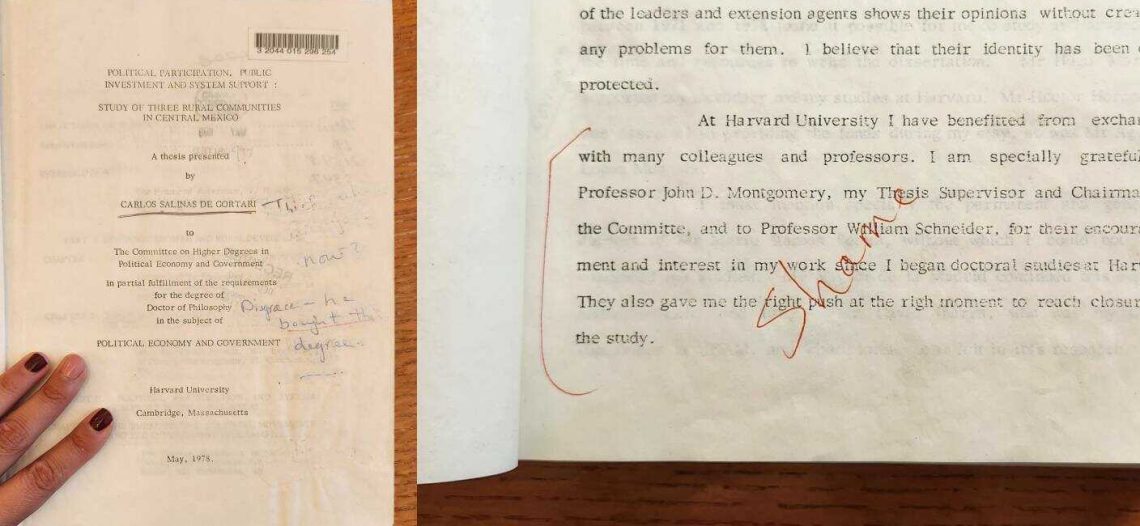 “Vergüenza y corrupto”: Estudiante reporta que vandalizaron tesis de Carlos Salinas en Harvard