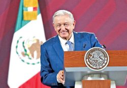 Gobierno entregaría hasta en el tianguis los libros de texto gratuitos