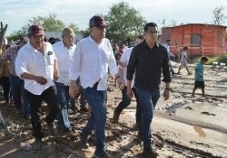 Atiende Alfonso Durazo zonas afectadas por el paso del huracán Hilary
