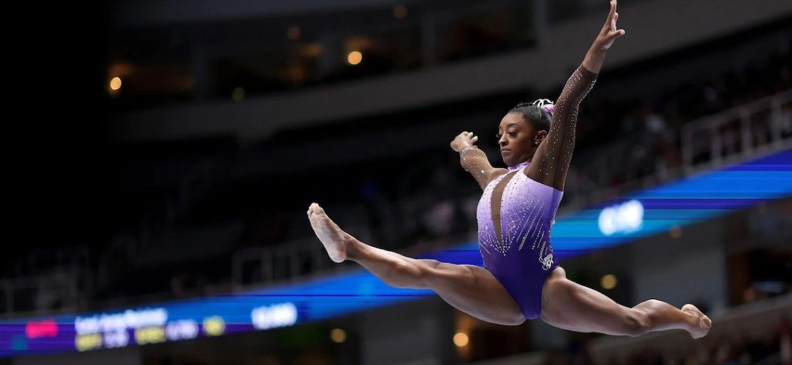 Simone Biles mantiene paso firme rumbo a París 2024
