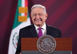 No hay amparo que frene libros de texto gratuitos: López Obrador
