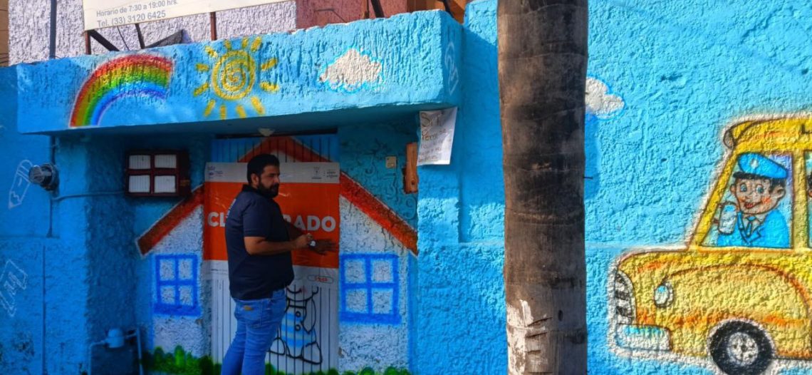 Clausuran kínder en Zapopan Jalisco; educadora asustaba a los niños con una máscara