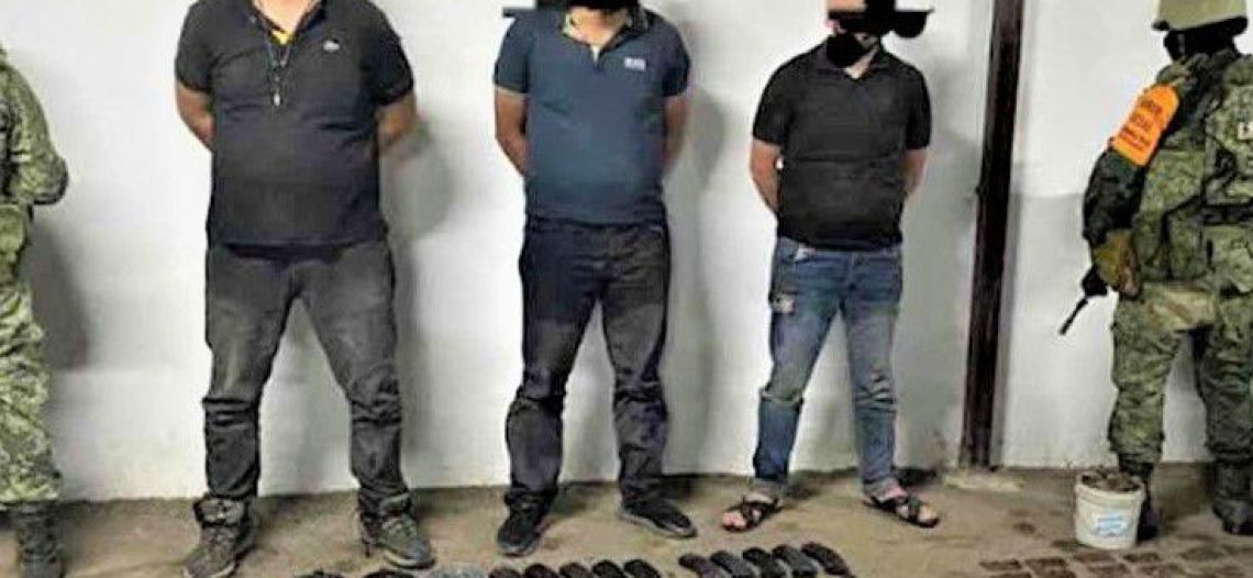 Patrullaje en la sierra de Sinaloa: detienen a sujetos con un arsenal; hasta un “Barret” traían