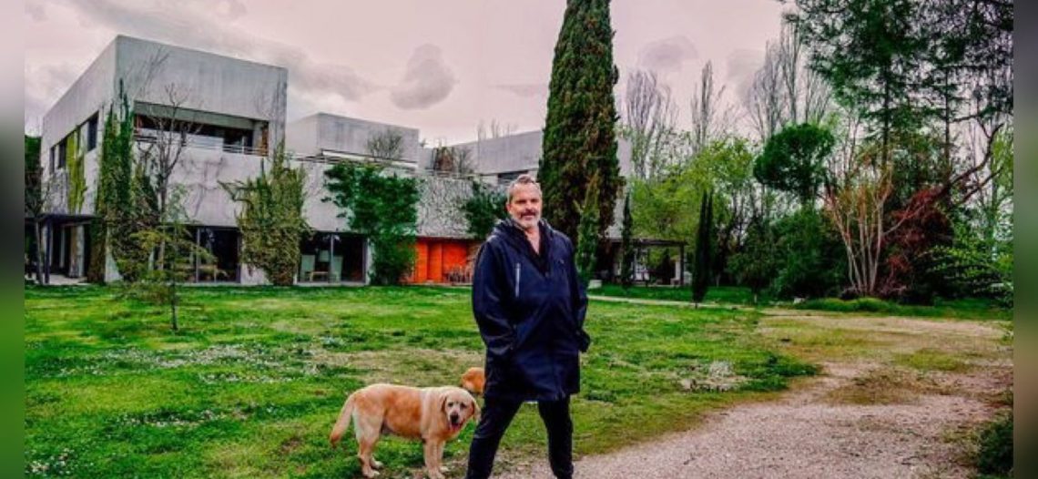 Comando armado asalta casa de Miguel Bosé en CDMX