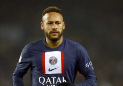 Neymar se va del PSG entre aplausos; el abrazo con Mbappé