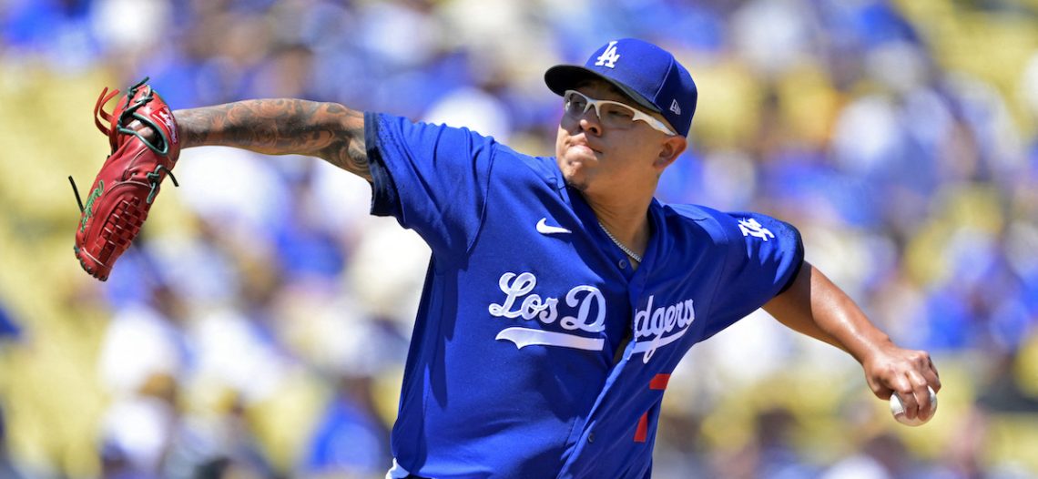Julio Urías luce en la loma