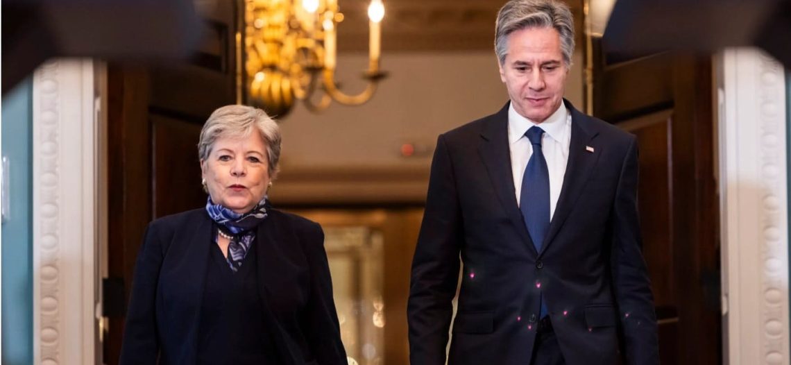 México y EEUU buscan crear grupo de trabajo para retirar barrera de boyas en Texas