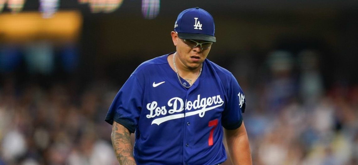 Julio Urías encadena cuatro salidas con victoria
