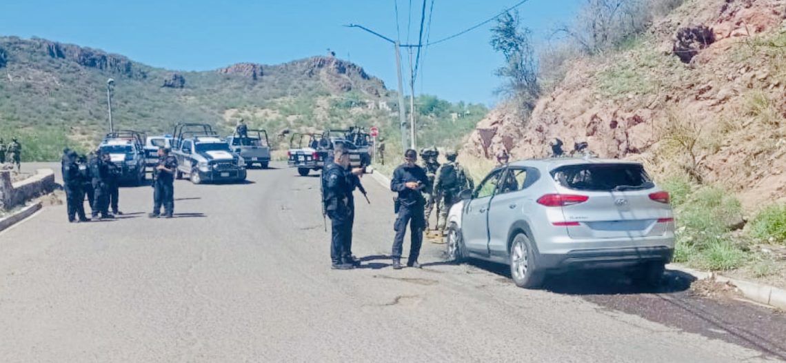 Seguridad Publica en coordinación con SEMAR atienden incendio de vehículo en Guaymas, este cuenta con reporte de robo en Arizona