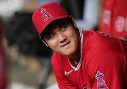 El estelar japonés, Shohei Ohtani, pega su home run 42
