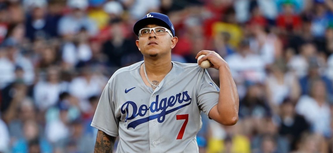 Julio Urías fue arrestado en Los Ángeles por violencia doméstica