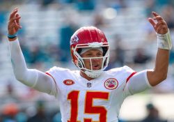 Patrick Mahomes firma millonaria renovación con los Kansas City Chiefs