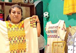 Critican uso del folclor indígena; ‘nos quieren para adornar eventos’, señalan