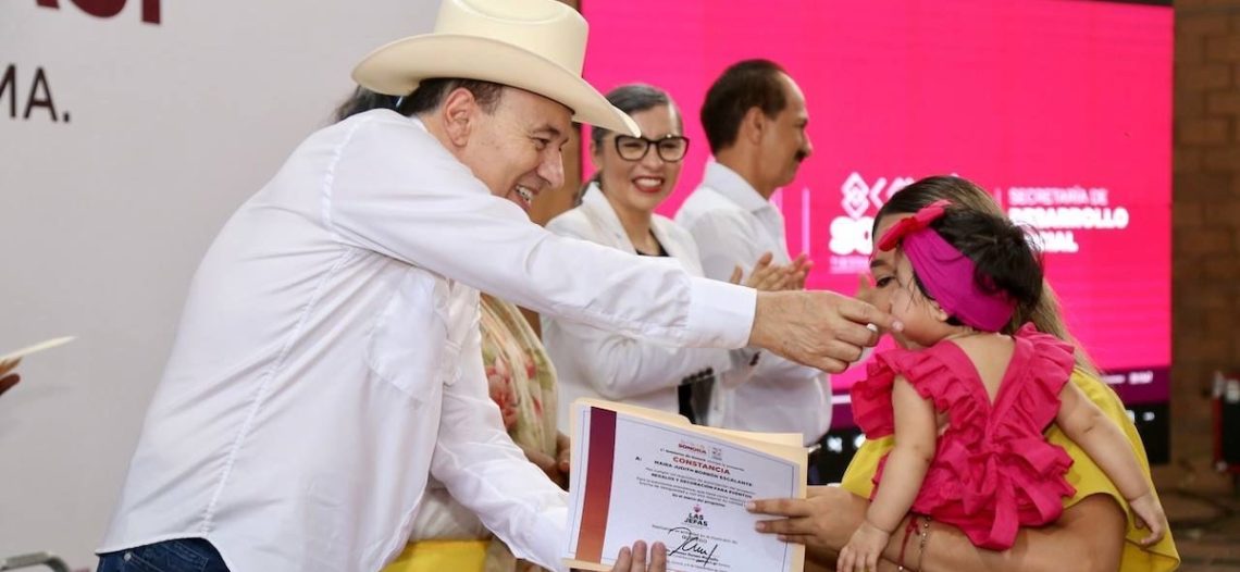 Entrega Alfonso Durazo programas sociales y educativos en el sur de Sonora