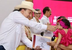 Entrega Alfonso Durazo programas sociales y educativos en el sur de Sonora