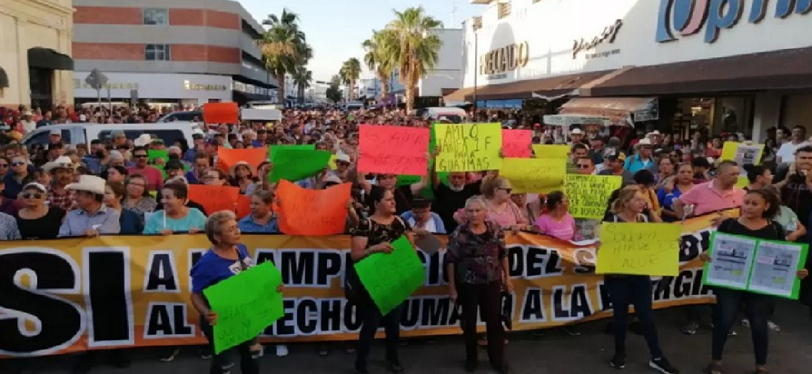 Miles marchan en Hermosillo contra altas tarifas de CFE
