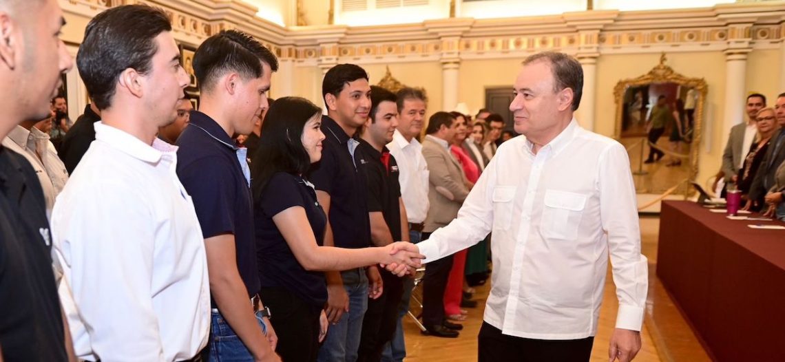 Con becas y experiencia laboral brindamos más oportunidades a nuestros jóvenes