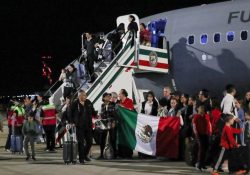 Aterriza en Santa Lucía avión con primeros 135 mexicanos repatriados de Israel