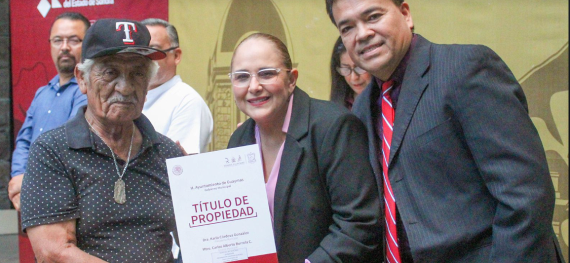 Realiza Ayuntamiento de Guaymas entrega de títulos de propiedad.