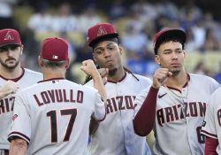 Dodgers buscará hazaña ante D’Backs tras caer en Juego 2