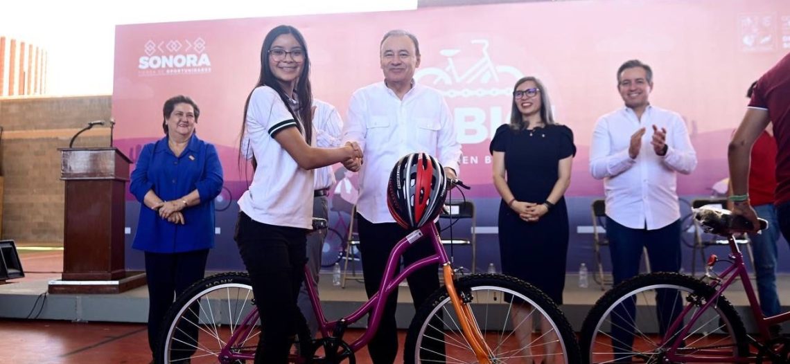 Entrega gobernador Alfonso Durazo mil 220 bicicletas para Hermosillo