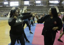 Brindan curso de defensa personal a mujeres de Guaymas