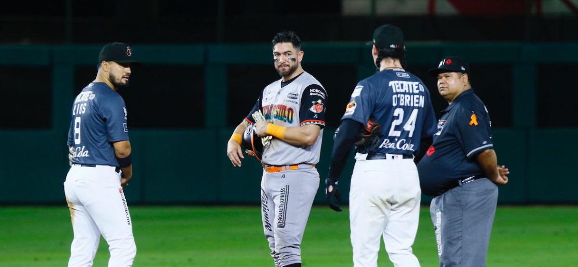 Con pitcheo de Vargas y fuerte ofensiva Naranjeros se lleva el primero del Clásico